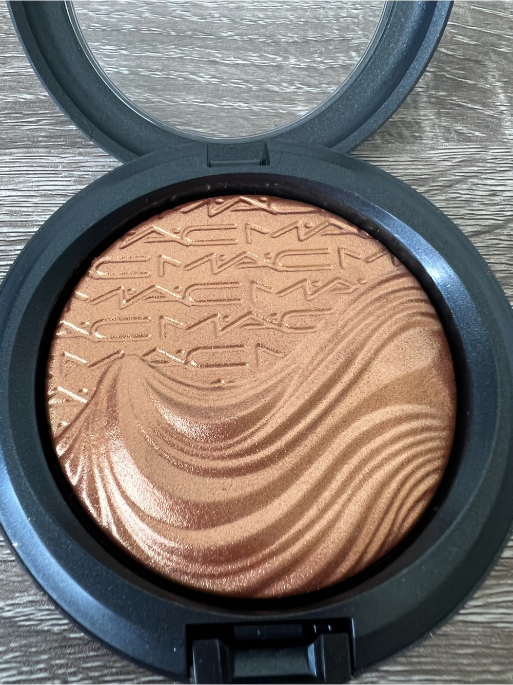 New no box MAC Glorify Extra Dimension Skinfinish Bronzer Highlighter Shimmer